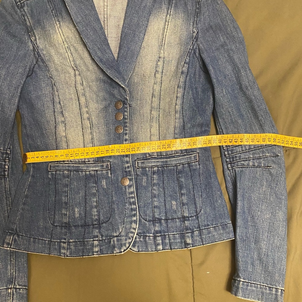 Distressed denim jacket - Picture 4 of 11